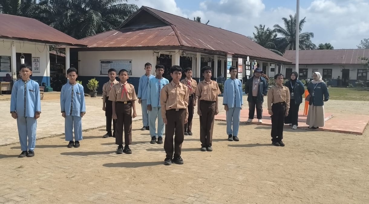Mahasiswa KKN 145 UMRI Gelar Pelatihan PBB di SMP Negeri 4 Seberida